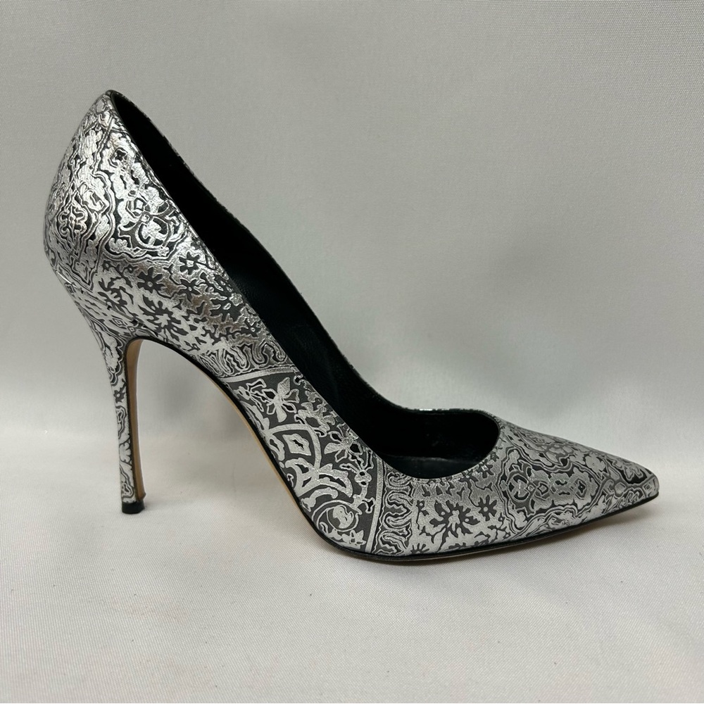 Manolo Blahnik Silver Metallic Patterned Pointed-… - image 6